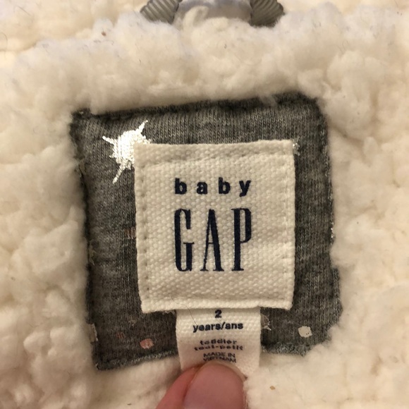 Gap Toddler fall/winter vest - Picture 2 of 2